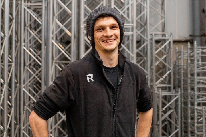 Rigger Male With Logo 01